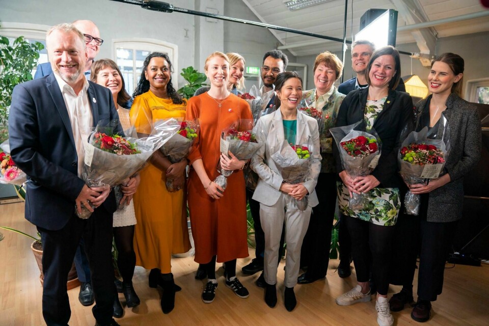 Raymond Johansen presenterte i dag byrådets politiske plattform, og skal onsdag presentere sitt nye byråd. Her sammen med forhandlingsdelegasjonene som har fremforhandlet byrådsplattformer for Oslo. For Arbeiderpartiet: Forhandlingsleder Raymond Johansen Medlemmer: Frode Jacobsen, Rina Mariann Hansen og Kamzy Gunaratnam. For Miljøpartiet de Grønne: Forhandlingsleder Lan Marie Berg Medlemmer: Einar Wilhelmsen, Hanna E. Marcussen og Sirin Hellvin Stav. For Sosialistisk Venstreparti: Forhandlingsleder: Sunniva Holmås Eidsvoll Medlemmer: Marianne Borgen, Inga Marte Thorkildsen og Omar Samy Gamal. Foto: Håkon Mosvold Larsen / NTB scanpix