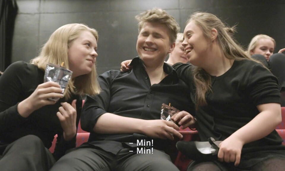 – Ungdommene på Toneheim forandret seg i møte med Emilie. Hun er så tydelig i følelsene sine, og det smitter over på de andre som blir mer rause med seg selv, sier Carlin. foto: motlysDokumentaren Vår datter Emilie er filmet gjennom et år på folkehøgskolen Toneheim. foto: Frode Hølleland,– Visjonen min er at de med Downs er mennesker som alle andre som skal få til noe, sier Kristoffer Carlin. foto: Anne Myklebust Odland – Ungdommene på Toneheim forandret seg i møte med Emilie. Hun er så tydelig i følelsene sine, og det smitter over på de andre som blir mer rause med seg selv, sier Carlin. foto: motlysDokumentaren Vår datter Emilie er filmet gjennom et år på folkehøgskolen Toneheim. foto: Frode Hølleland,– Visjonen min er at de med Downs er mennesker som alle andre som skal få til noe, sier Kristoffer Carlin. foto: Anne Myklebust Odland