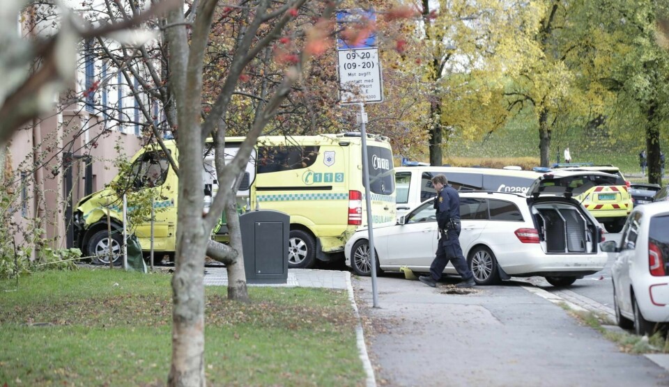 En mann kapret en ambulanse på Torshov. Mannen kjørte på fotgjengere og kolliderte med flere kjøretøy.