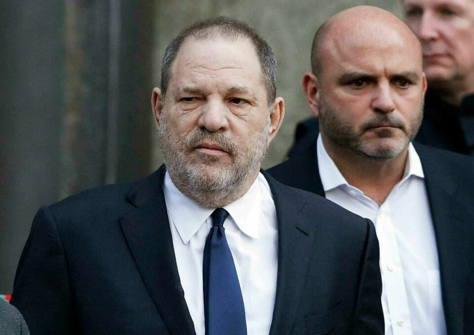 Den voldtektstiltalte filmprodusenten Harvey Weinstein møtte Onsdag kveld opp på en talentkveld i New York