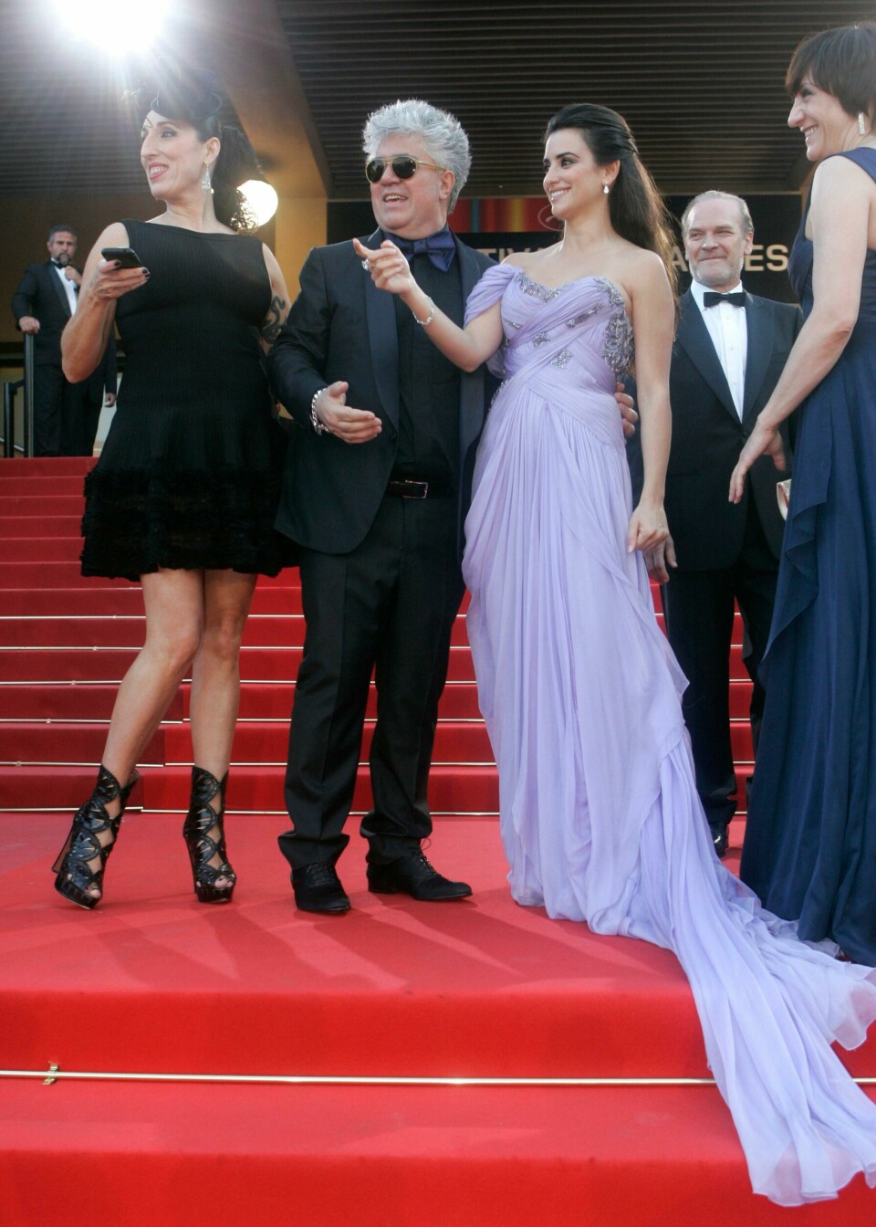 From right, Spanish actors Blanca Portillo, Lluis Homar, Penelope Cruz, Spanish director Pedro Almodovar and actress Rossy de Palma arrive for the screening of the film 'Los Abrazos Rotos' (Broken Embraces) during the 62nd International film festival in Cannes, southern France, Tuesday, May 19, 2009. (AP Photo/Lionel Cironneau) From right, Spanish actors Blanca Portillo, Lluis Homar, Penelope Cruz, Spanish director Pedro Almodovar and actress Rossy de Palma arrive for the screening of the film 'Los Abrazos Rotos' (Broken Embraces) during the 62nd International film festival in Cannes, southern France, Tuesday, May 19, 2009. (AP Photo/Lionel Cironneau)