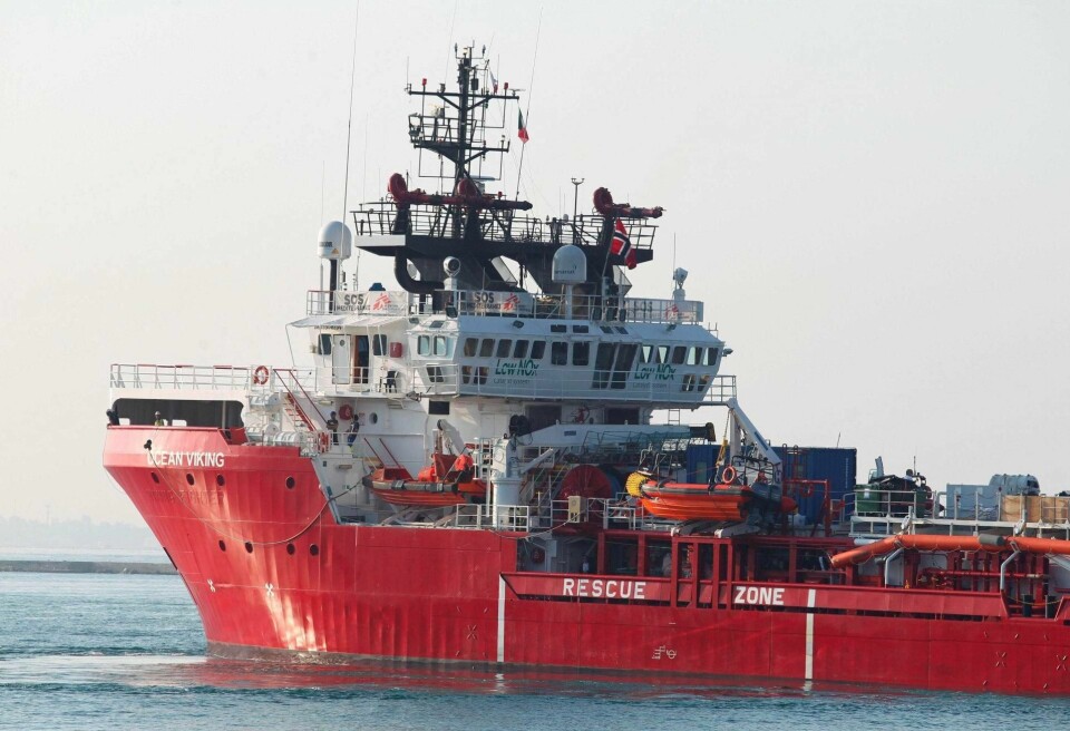 Norskeide Ocean Viking, her fra tidligere i oktober, venter på å få anløpe en europeisk havn, nesten to uker etter at 104 migranter ble reddet på havet. FOTO: ANSA/NTB SCANPIX