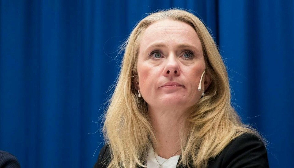 Arbeids- og sosialminister Anniken Hauglie (H) og Nav-direktør Sigrun Vågeng under en pressekonferanse mandag. Hauglie beklager at hun informerte feil på Dagsrevyen samme dag som Nav-skandalen ble kjent.