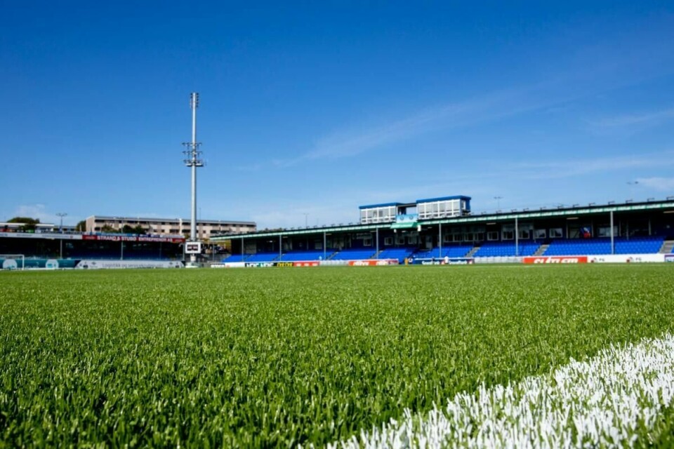 Kunstgressdebatten har igjen blusset opp i norsk fotball.