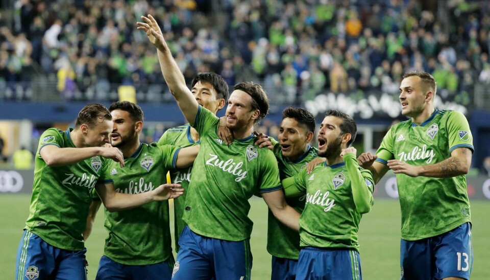Gustav Svensson (med nummer fire på shortsen, med hånda opp i været) har akkurat scoret i semifinalen i MLS-sluttspillet mot Real Salt Lake. Han er klar for å jakte gull i finalen mot Toronto FC. Foto: Ted Warren/AP Photo/NTB scanpix.