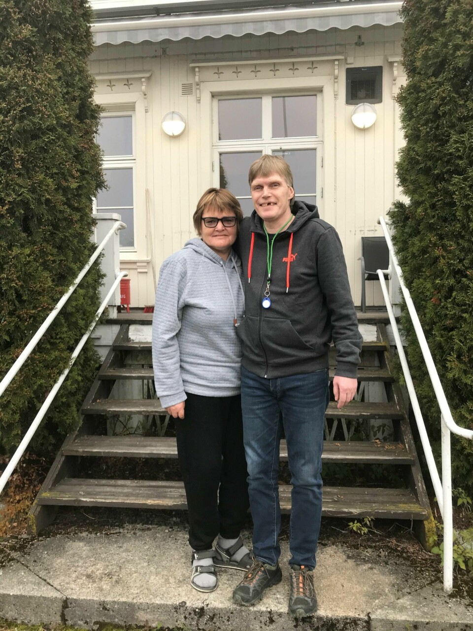 Lise Lindahn og Anders Nordlie bor begge på Syningom Omsorgssenter.
