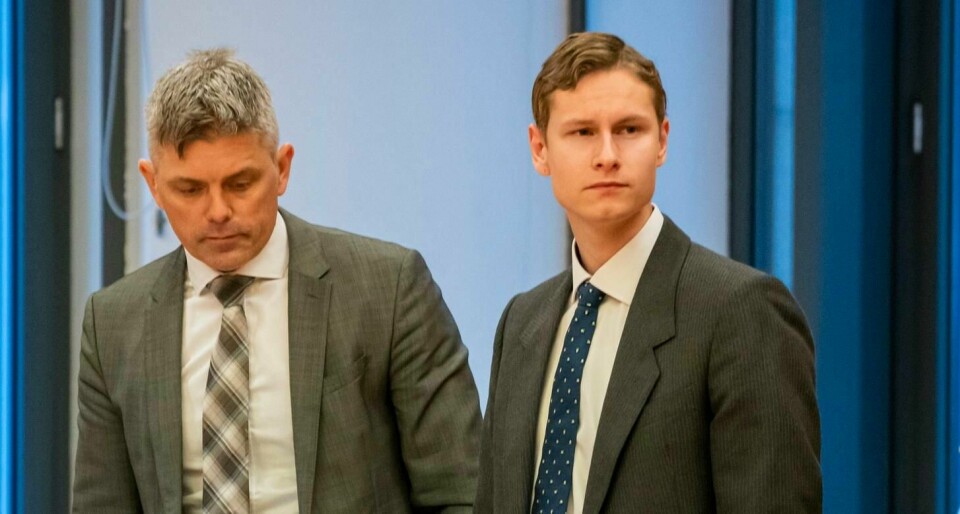 Draps- og terrorsiktede Philip Manshaus (t.h.) sammen med forsvarer Audun Beckstrøm i rettssal 227 i Oslo tingrett, der han framstilles for forlenget varetekt. NB! Vi oppfordrer redaksjonene til å gjøre selvstendige vurderinger av bildebruk.