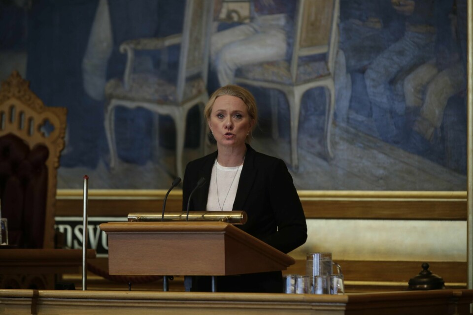 Arbeids- og sosialminister Anniken Hauglie (H) i Stortinget for å redegjøre for trygdeskandalen som har sendt uskyldige i fengsel.