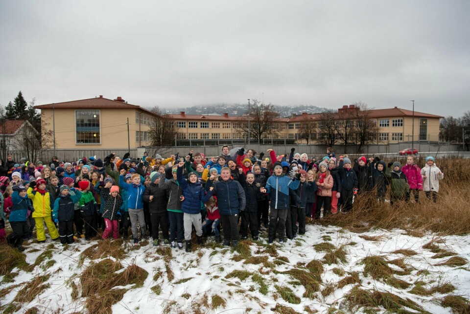 Barna på Huseby skole markerte motstand på Hundejordet.