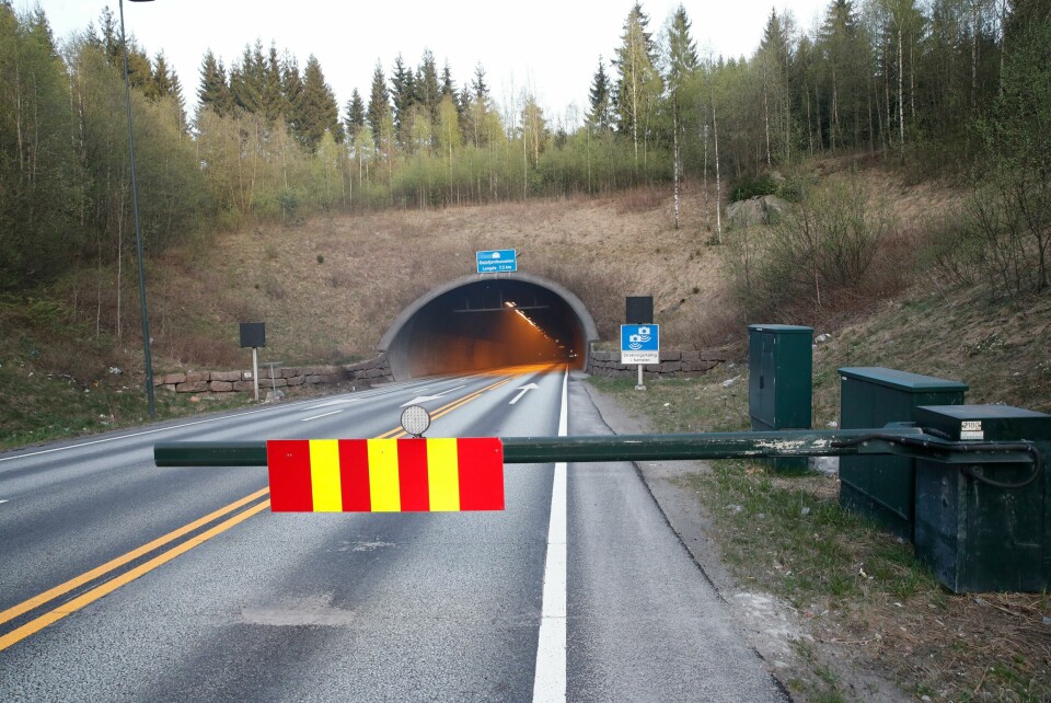 Statens vegvesen skal stenge Oslofjordtunnelen om natten på grunn av installasjon av vifter. Hurum 20170505.
To personer er evakuert ut av Oslofjordtunnelen etter at en lastebil med papir begynte å brenne ca. to kilometer inn i tunnelen fra Drøbaksiden.
Foto: Terje Bendiksby / NTB scanpix