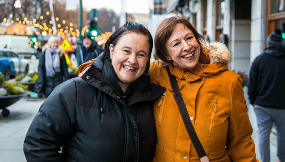 Det var ikke mye Anita Berg og datteren Christina kunne si da NTB møtte dem utenfor Grand hotell i Oslo fredag ettermiddag. Men de var åpenbart glade over å vite at ektemannen og faren nå er ute av Russland, der han er dømt for spionasje.