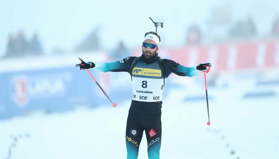 Martin Fourcade inn til seier på søndagens fellesstart på Sjusjøen. Hans andre pallplass for helgen, da han lørdag gikk inn til en tredjeplass på sprinten. Foto: Geir Olsen / NTB scanpix