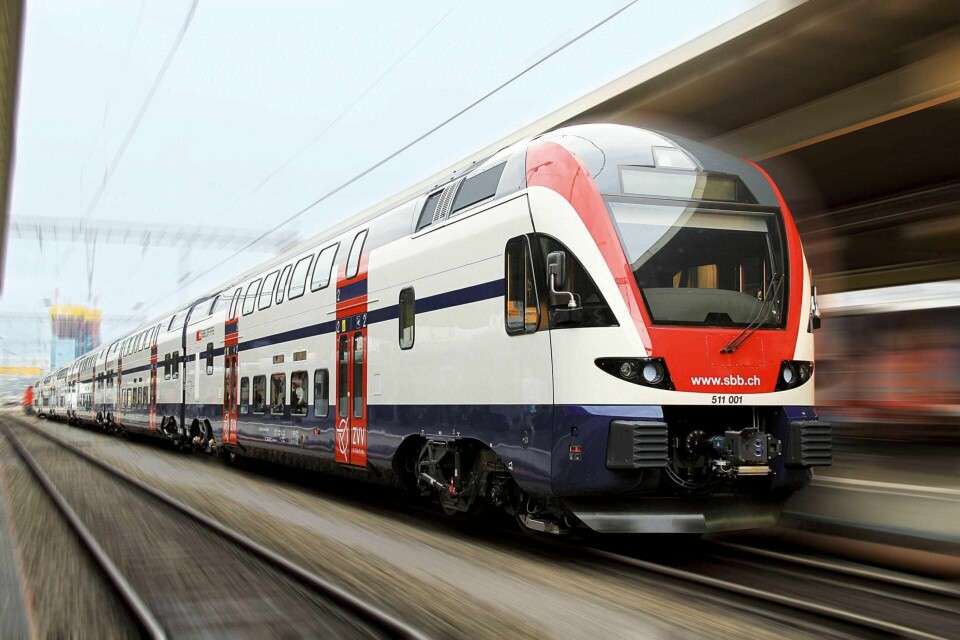 Togprodusenten Stadler er blant dem som bygger toetasjes tog. Det har fått navnet Kiss. Stadler er også selskapet bak Flirt-togene som nå brukes i stor grad i Norge, i og med kontrakten om levering av 150 slike togsett, som ble inngått for noen år tilbake.