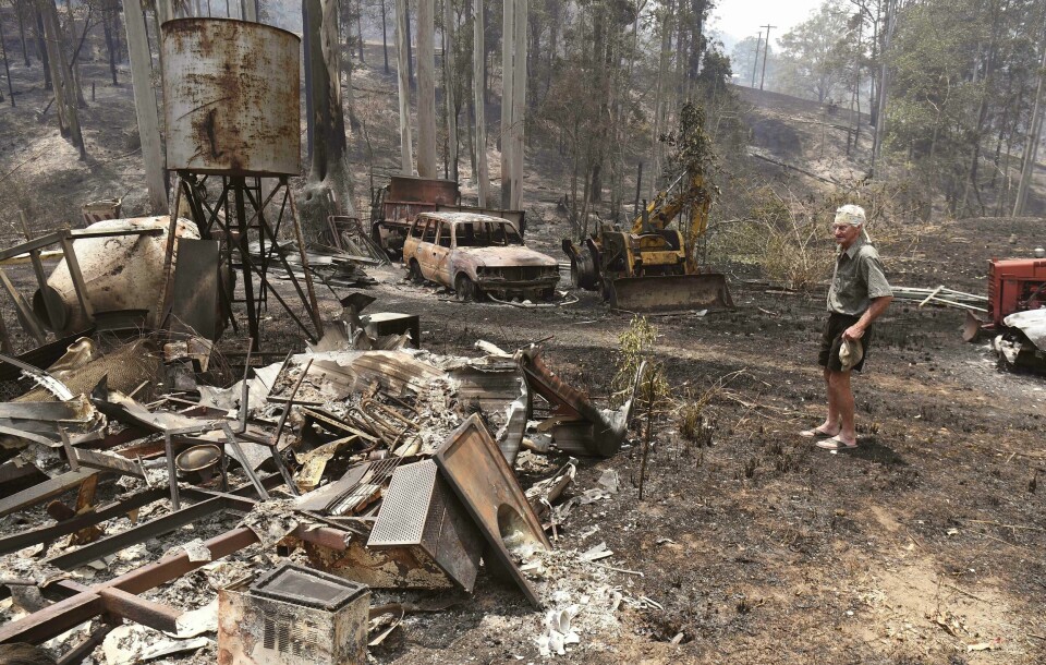 TOPSHOT - Rick Wright inspects the damage next to his house at Nabiac, some 350kms north of Sydney, on November 14, 2019. - The death toll from devastating bushfires in eastern Australia has risen to four after a man's body was discovered in a scorched area of bushland, police said on November 14. (Photo by WILLIAM WEST / AFP) TOPSHOT - Rick Wright inspects the damage next to his house at Nabiac, some 350kms north of Sydney, on November 14, 2019. - The death toll from devastating bushfires in eastern Australia has risen to four after a man's body was discovered in a scorched area of bushland, police said on November 14. (Photo by WILLIAM WEST / AFP)