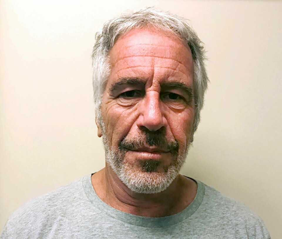 Milliardæren Jeffrey Epstein var siktet for menneskehandel og overgrep mot flere unge jenter og kvinner da han tok livet sitt på fengselscellen.