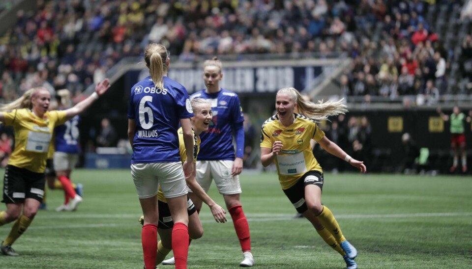 LSKs Anja Sønstevold jubler etter 5-1 scoringen under NM-finalen i fotball for kvinner mellom LSK kvinner og Vålerenga i Telenor Arena. Foto: Stian Lysberg Solum / NTB scanpix
