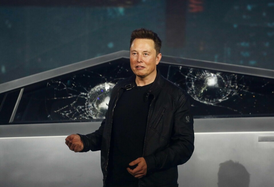 Det ble hull i Teslaen. To hull, faktisk.
