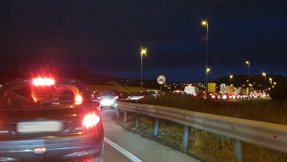 Lang kø etter ulykke på E 39. Foto: Privat Lang kø etter ulykke på E 39. Foto: Privat