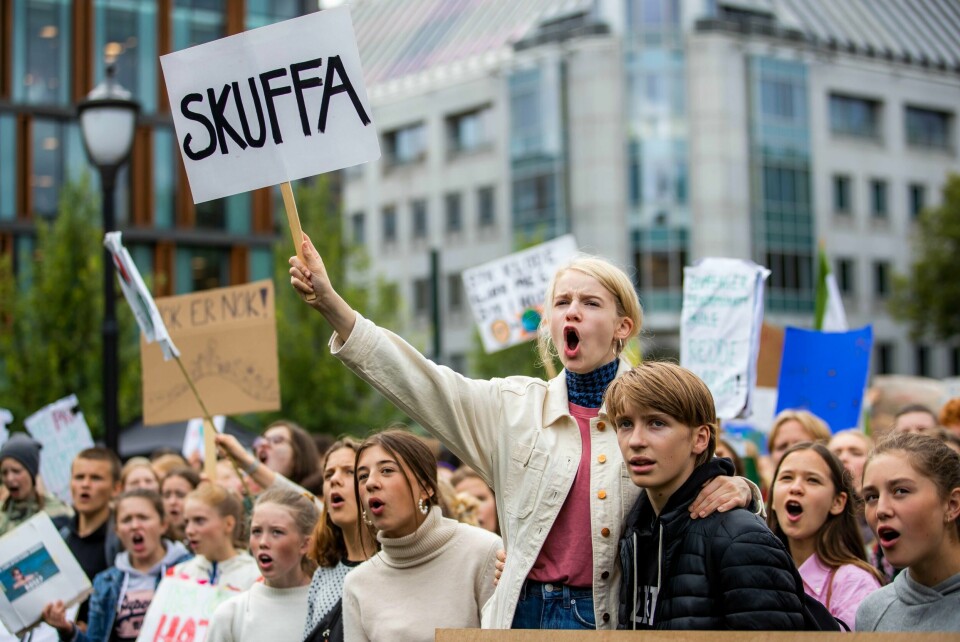 Skoleelever klimastreiker foran Stortinget i Oslo. Bildet ble tatt under en markering i august. Foto: Håkon Mosvold Larsen / NTB scanpix