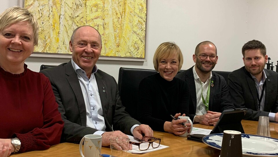 Fylkesbudsjettet ble presentert i dag. F.v. Solveig Ege Tengesdal (KrF), fylkesvaraordfører Arne Bergsvåg (Sp), fylkesordfører Marianne Chesak (Ap), Alexander Rügert-Raustein (MDG) og Kjartan A. Lunde (V). Foto: Rogaland Fylkeskommune