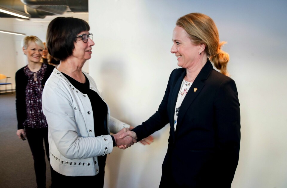 Anniken Hauglie gjør det i dag klart at hun har tillit til Nav-direktør Sigrun Vågeng.