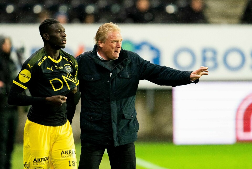 Lillestrøms trener Jørgen Lennartsson har ledet LSK for siste gang. Her sammen med Sheriff Sinyan.
