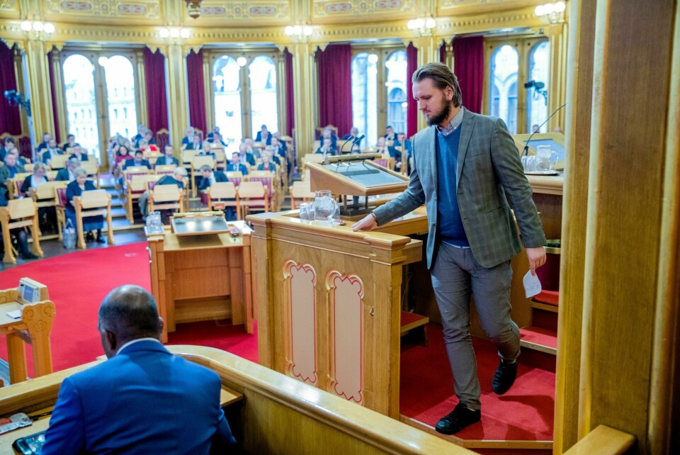 SVs Freddy André Øvstegård vil ha svar på hvorfor departementet ikke sjekket ut norsk praksis bedre etter møtet med ESA i 2017. Oslo 20191127. Freddy Øvstegård (Sv) under finansdebatten i Stortinget der også mistillitsforslaget fra Rødt mot arbeidsminister Anniken Hauglie (H) blir tatt opp.Foto: Stian Lysberg Solum / NTB scanpix