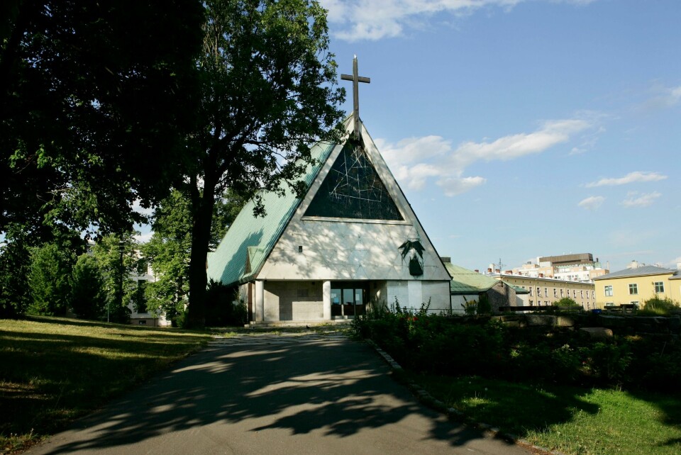 Torshov Kirke i Oslo. Norges første arbeidskirke, oppført etter tegninger av arkitektene Ulf Nyquist og Per Sunde og innviet i 1958. Et frittstående tårn ble oppført i 1963. OSLO 20060725 Eksteriør av Torshov Kirke i Oslo. Norges første arbeidskirke, oppført etter tegninger av arkitektene Ulf Nyquist og Per Sunde og innviet i 1958. Et frittstående tårn ble oppført i 1963.
Foto: Erlend Aas / SCANPIX