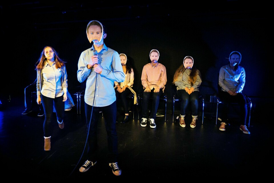 Ungdomsteatret på Rogaland Teater, her representert med fotografi fra en pressevisning på oppsetningen «Forandring fryder» i Kjellerteatret, er blitt partner i et EU-prosjekt. Foto: Roy Storvik