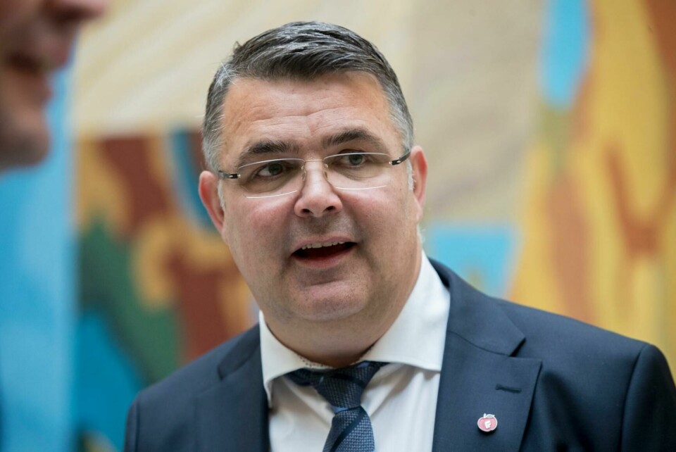 Energiminister Kjell-Børge Freiberg forsvarer at det er markedsprisene som styrer strømmarkedet. Energiminister Kjell-Børge Freiberg forsvarer at det er markedsprisene som styrer strømmarkedet.