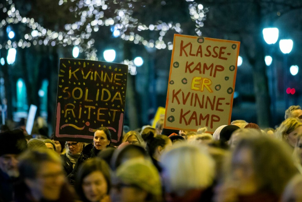 Oslo 20190308.
'Kvinnesolidaritet' og 'Klassekamp er kvinnekamp' på plakater under markeringen av den internasjonale kvinnedagen 8. mars i Oslo fredag.
Foto: Håkon Mosvold Larsen / NTB scanpix Oslo 20190308.
'Kvinnesolidaritet' og 'Klassekamp er kvinnekamp' på plakater under markeringen av den internasjonale kvinnedagen 8. mars i Oslo fredag.
Foto: Håkon Mosvold Larsen / NTB scanpix