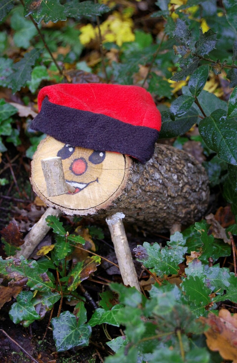 Den katalanske stokken Tió de Nadal tas godt vare på av barna i familien før han slås med en pinne og «bæsjer» gaver 1. juledag. Foto: Shutterstock/NTB scanpix Den katalanske stokken Tió de Nadal tas godt vare på av barna i familien før han slås med en pinne og «bæsjer» gaver 1. juledag. Foto: Shutterstock/NTB scanpix