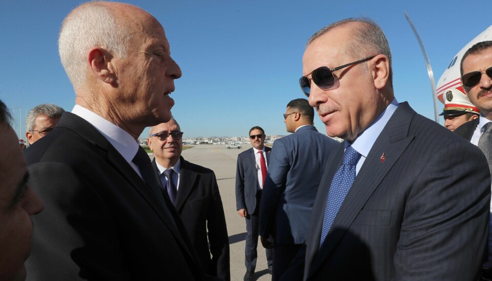 Tunisias president Kais Saied (t.v.) fikk onsdag uventet besøk av sin tyrkiske motpart Recep Tayyip Erdogan (t.h.).