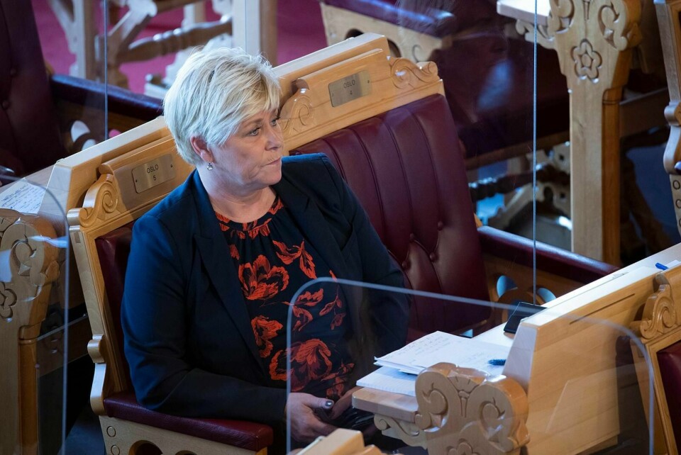 Frp-leder Siv Jensen fotografert under Trontaledebatten. Der varslet hun at partiet krever betydelige skatte- og avgiftslettelser. Foto: Terje Pedersen/NTB