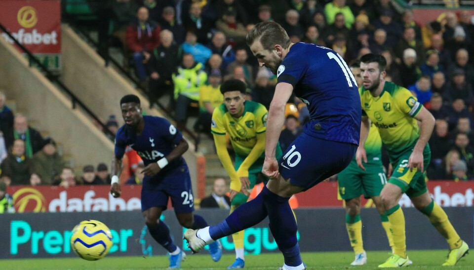 Harry Kane utligner til 2-2 på straffespark lørdag.