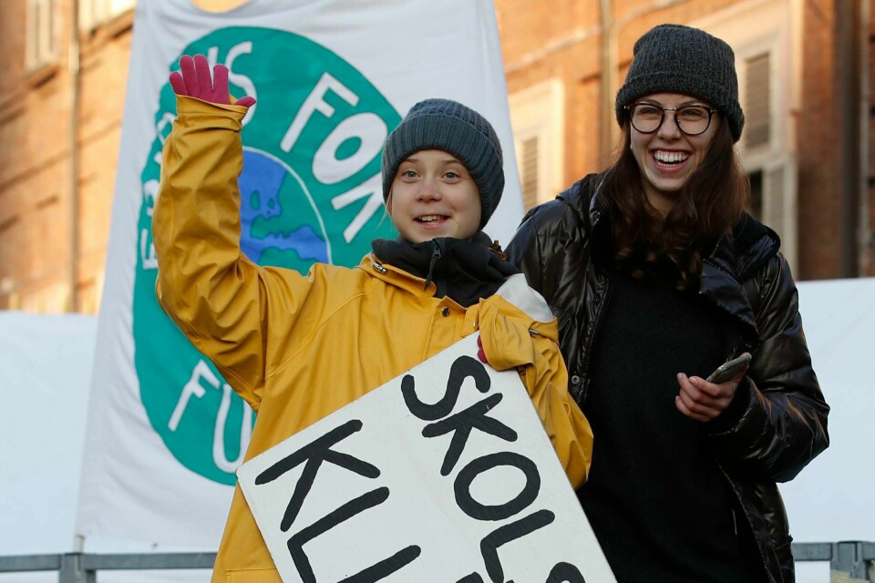 Greta Thunbergs far sier at datteren er blitt lykkeligere etter at hun begynte sin streik for klimaet. Her fra en klimastreik i Torino i Italia tidligere i desember.