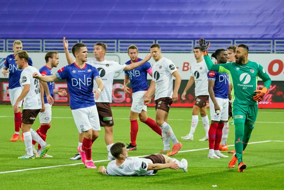 MIFs keeper Sosha Makani var langt nede etter matchen med Vålerenga lørdag kveld. Han slapp inn et mål på slutten av første omgang - en tabbe han mente var den største i MIF-karrieren. Kampen endte 4-1 til Vålerenga.