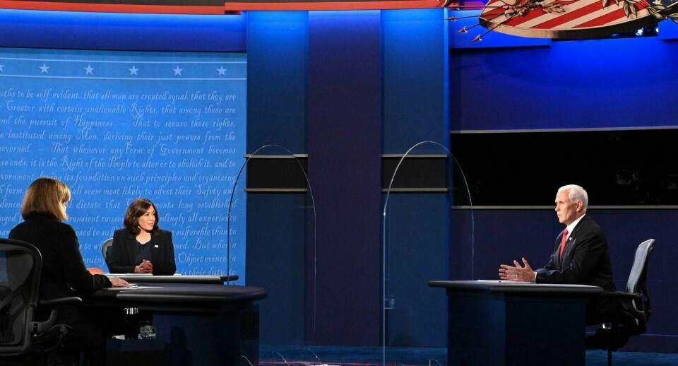 Visepresidentkandidat Kamala Harris og visepresident Mike Pence under nattens TV-debatt.