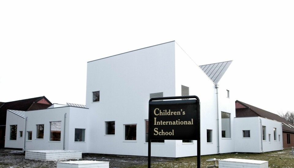 En mann er tiltalt for hærverk og ordensforstyrrelse ved denne privatskolen i Fredrikstad i fjor sommer.