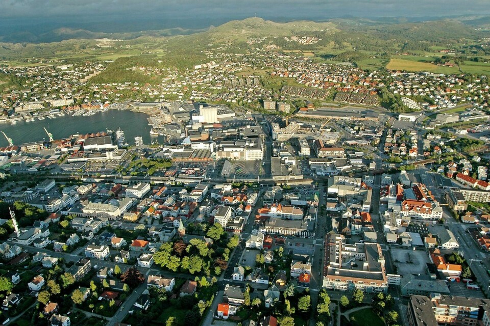 Det norske folk vil ikke ha den massive sentraliseringen som dagens regjering legger opp til, mener Senterpartiets Trygve Slagsvold Vedum. Sandnes, her sett fra Trones mot Austrått, har vært tydelige i sitt nei til sammmenslåing med Stavanger.