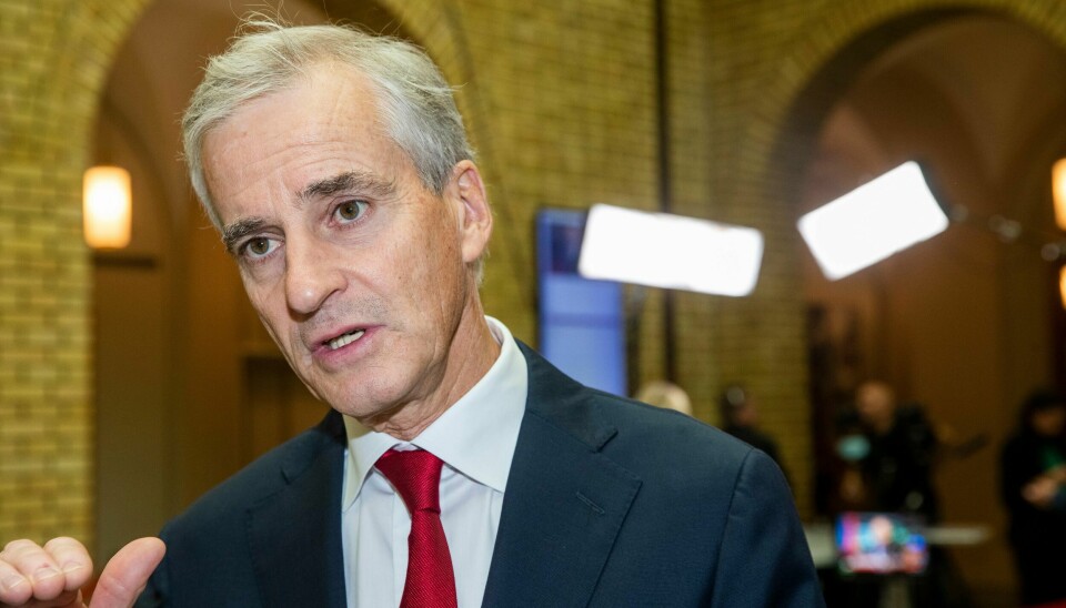 Ap-leder Jonas Gahr Støre anklager regjeringen for å gjøre det billigere å være rik og dyrere å være syk.