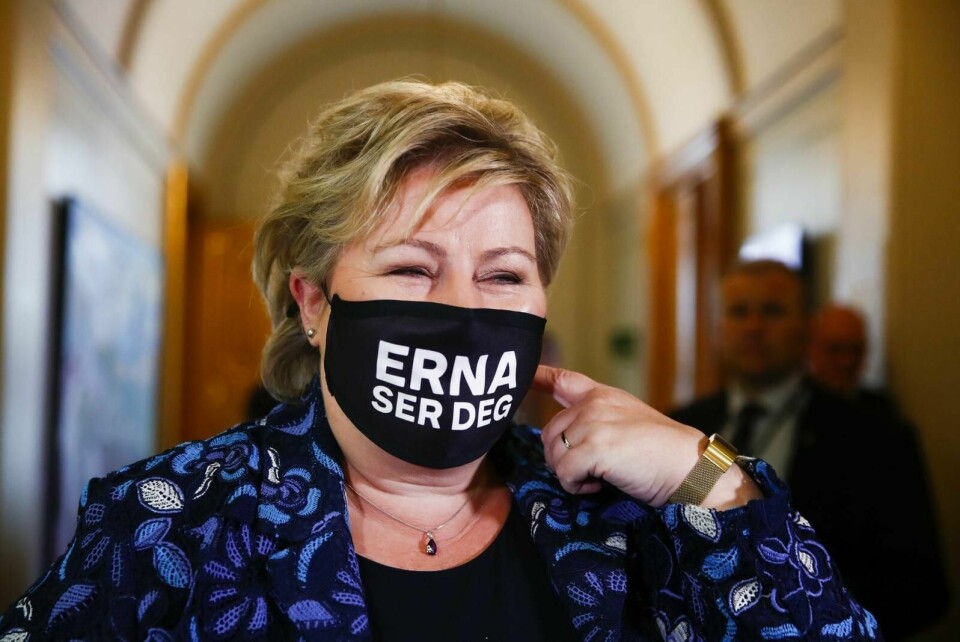 Erna Solberg med munnbind i Stortinget i forbindelse med framleggelsen av statsbudsjettet for 2021. Foto: Terje Pedersen/NTB