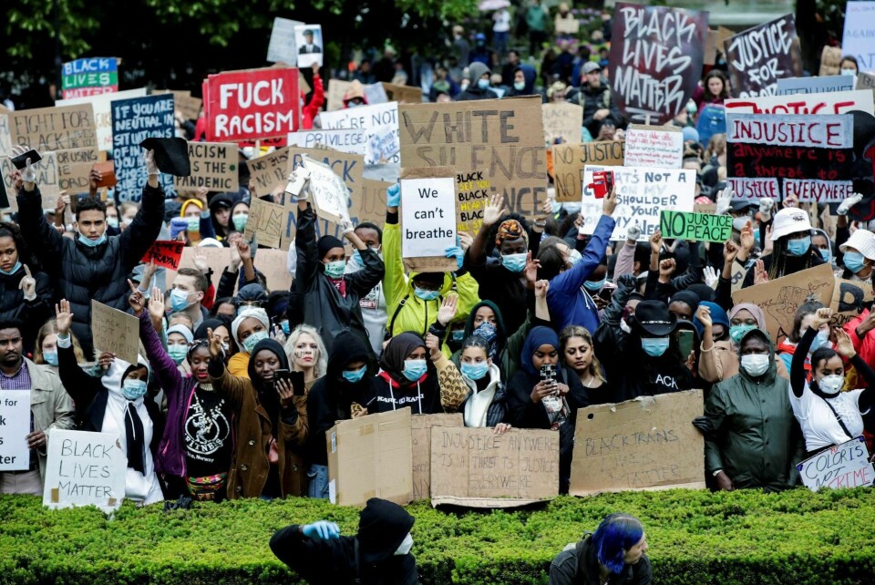 Black lives matter-bevegelsen fikk økt oppmerksomhet etter drapet på George Floyd i USA i mai. Her estøttedemonstrasjonen «We can’t breathe– rettferdighet for George Floyd» utenfor Stortinget i juni. Foto: Vidar Ruud/NTB