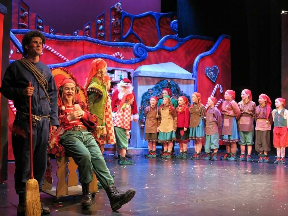 *** Local Caption *** Forestillingen 'Jakten på Juleskurken' har gått sin seiersgang jul etter jul i Drammens teater. I år ligger de an til å selge flere billetter enn noensinne, med 8000 solgte allerede før premieren. Målet er å selge 11-12.000 seter før jul. FOTO: DRAMMENS TEATER *** Local Caption *** Forestillingen 'Jakten på Juleskurken' har gått sin seiersgang jul etter jul i Drammens teater. I år ligger de an til å selge flere billetter enn noensinne, med 8000 solgte allerede før premieren. Målet er å selge 11-12.000 seter før jul. FOTO: DRAMMENS TEATER