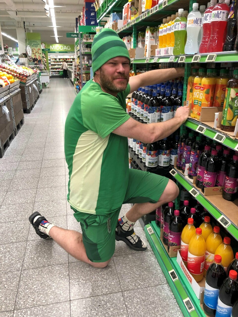 – Jeg har alltid trivdes best ute i butikken, sier butikksjef Inge Holtlien hos Kiwi Mjøndalen. I knestående for siste gang en fredag på Kiwi.