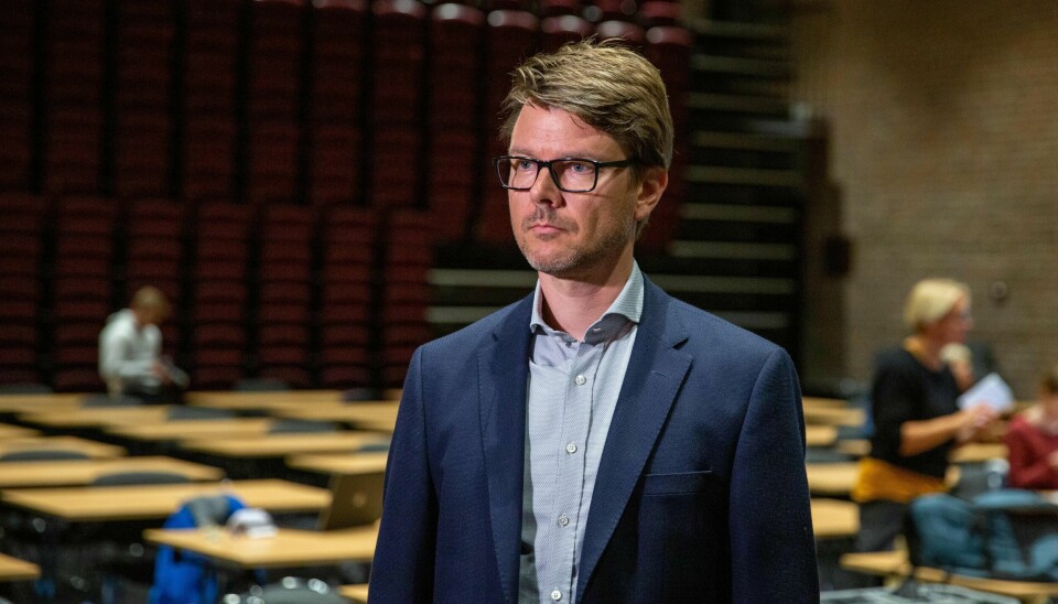 Kommuneoverlege Kristian Krogshus er bekymret for utviklingen, men innfører likevel ikke strengere lokale smittevernstiltak nå.