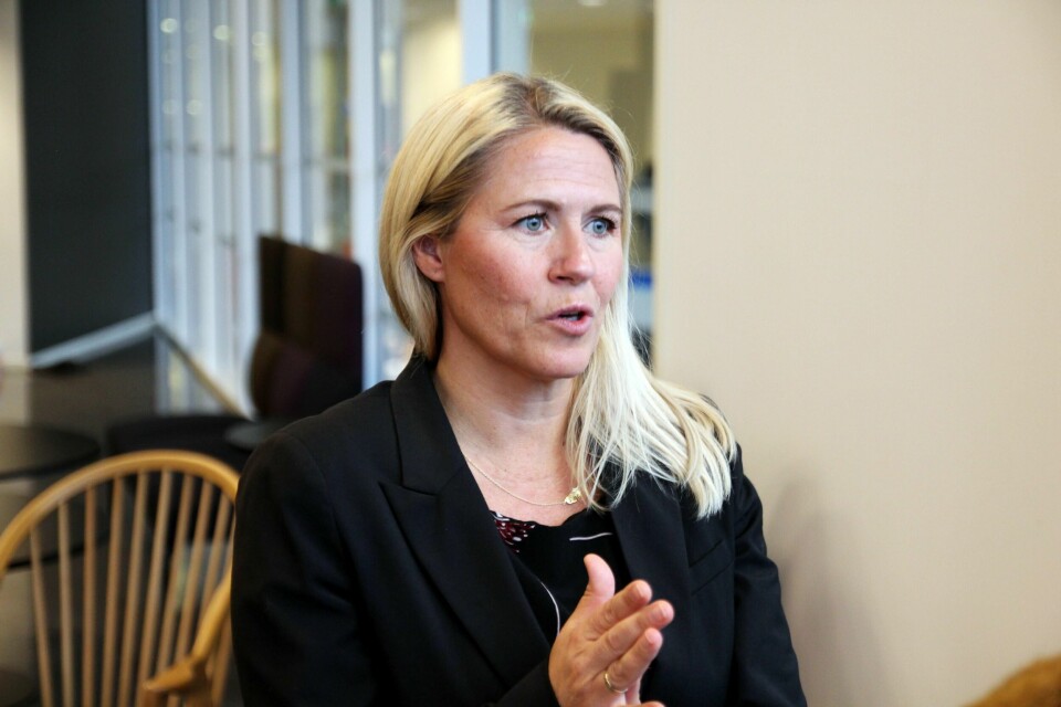 Ordfører Monica Myrvold Berg (Ap) forteller om mindre problemer med elsparkesyklene i Drammen. Hun mener det er essensielt at kommunene får lov til å sette egne betingelser og krav til aktørene i dette markedet.