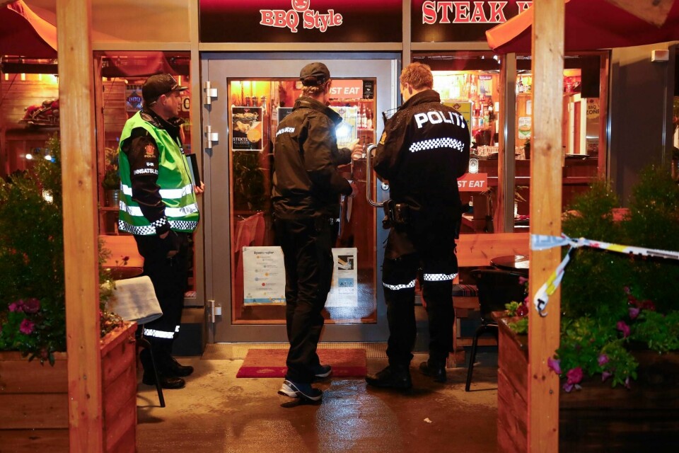 En person er kritisk skadet etter knivstikking på Årvoll senter i Oslo.