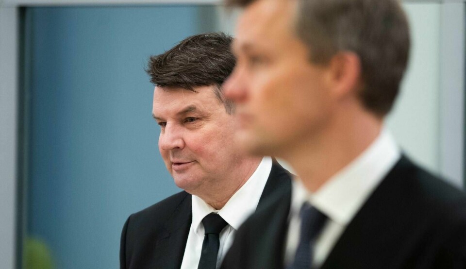 Truslene mot tidligere justisminister Tor Mikkel Wara (t.v.) satte ham i en umulig situasjon sa statsadvokat Frederik Ranke i Oslo tingrett torsdag. Laila Anita Bertheussens forsvarer forsvarer Bernt Heiberg i forgrunnen.
