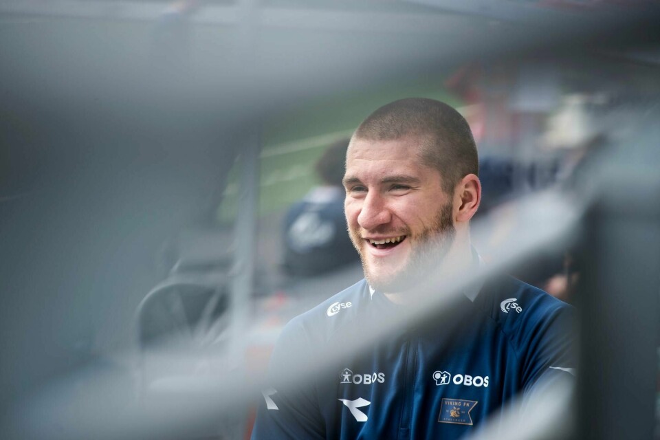 Axel Óskar Andrésson var langt nede i starten av denne sesongen. Inni seg var han rasende og beskriver tiden som verre enn rett etter den alvorlige kneskaden i 2019. Nå smiler livet igjen. Begge foto: Carina Johansen/NTB